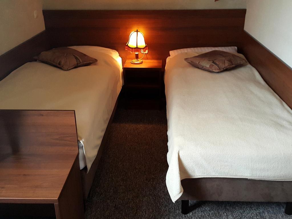 Zajazd Byczy Rog Międzylesie Exteriör bild